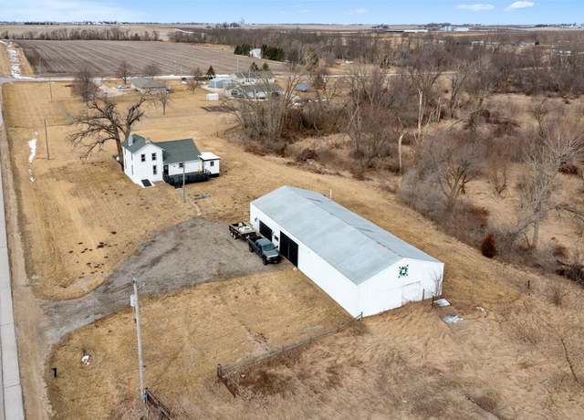 Property at 1377 Dubuque Rd, Marion, IA 52302, 4 beds, 1 bath