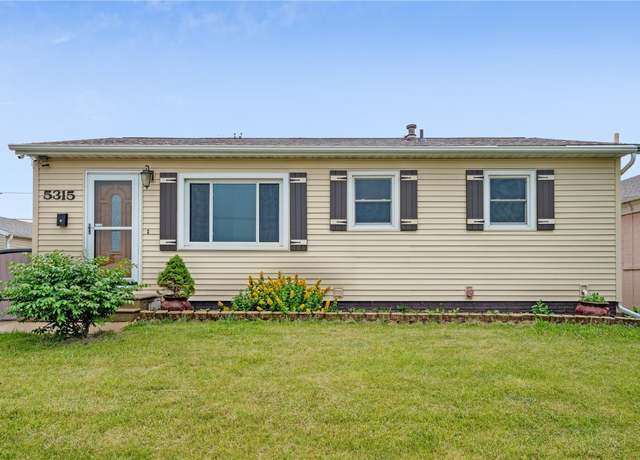 Property at 5315 E Ave NW, Cedar Rapids, IA 52405, 4 beds, 1.5 baths