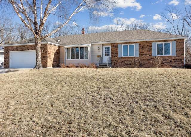 Property at 4071 Charter Oak Ln SE, Cedar Rapids, IA 52403, 3 beds, 2 baths