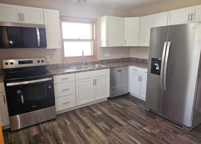 Property at 2704 Otis Rd SE, Cedar Rapids, IA 52403, 3 beds, 1 bath