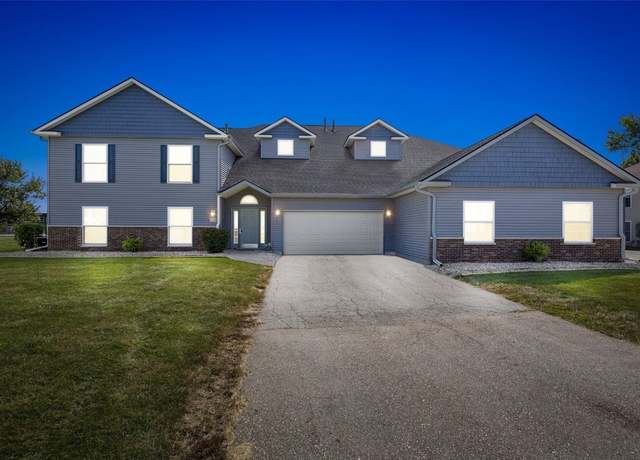 Property at 4460 Westchester Dr NE Unit C, Cedar Rapids, IA 52402, 2 beds, 2 baths