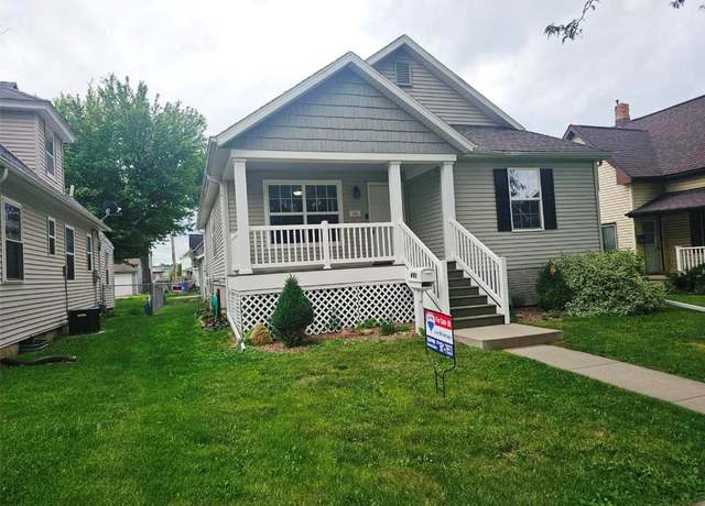 Property at 441 8th Ave SW, Cedar Rapids, IA 52404, 3 beds, 2 baths