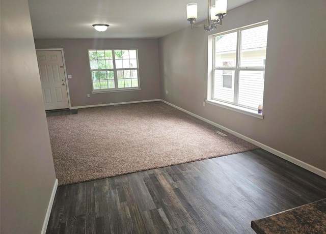 Property at 441 8th Ave SW, Cedar Rapids, IA 52404, 3 beds, 2 baths