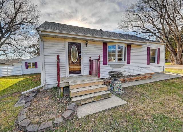 Property at 1227 2nd St, Bertram, IA 52403, 3 beds, 1.5 baths