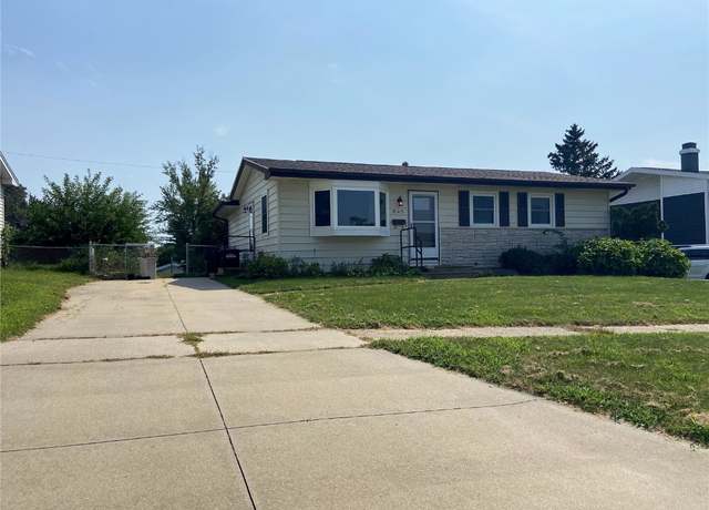 Property at 845 Orchard Rd, Marion, IA 52302, 4 beds, 2 baths