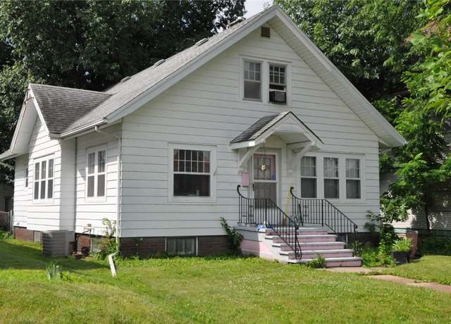 Property at 1535 SE 6th Ave, Cedar Rapids, IA 52403, 3 beds, 2 baths