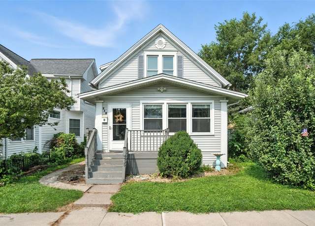 Property at 712 8th St, Cedar Rapids, IA 52404, 3 beds, 1.5 baths