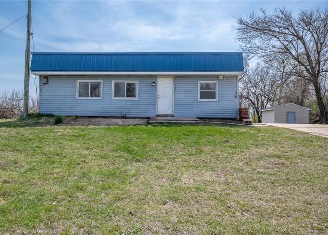 Property at 2625 Otis Rd SE, Cedar Rapids, IA 52403, 3 beds, 1 bath