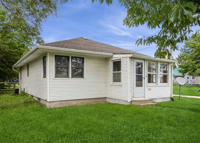 Property at 1158 Brown Ave NE, Cedar Rapids, IA 52402, 2 beds, 1.5 baths