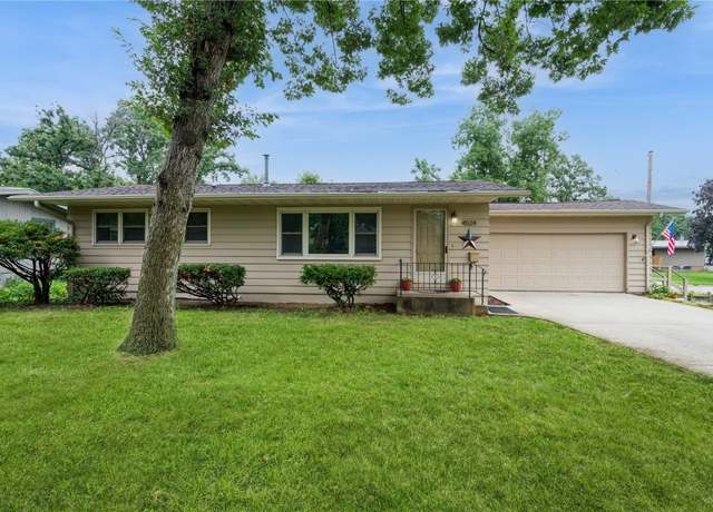 Property at 4524 Fairlane Dr NE, Cedar Rapids, IA 52402, 3 beds, 1.5 baths