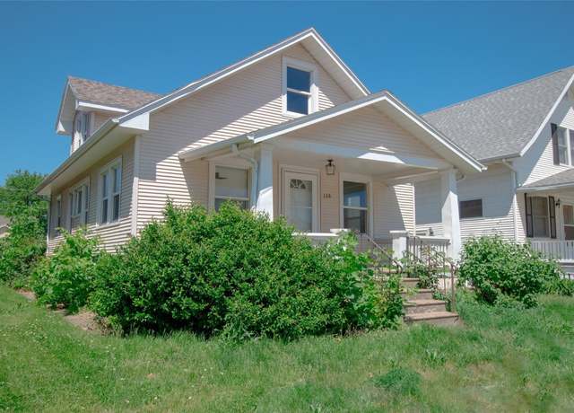Property at 136 Bowling St SW, Cedar Rapids, IA 52404, 3 beds, 1 bath