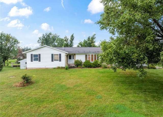 Property at 3076 Brittany Cir Cir, Cedar Rapids, IA 52411, 5 beds, 3 baths