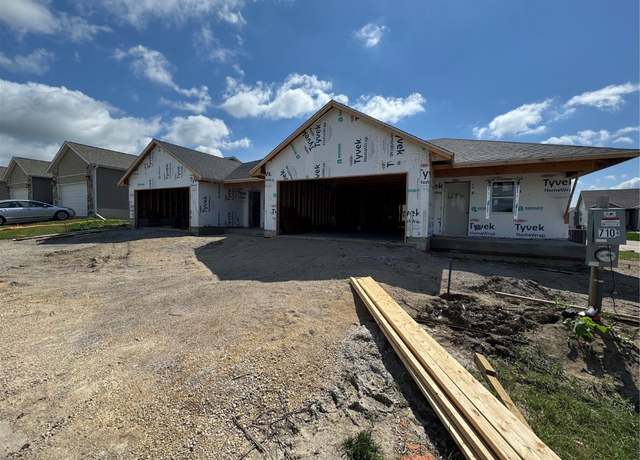 Property at 7112 Waterview Dr, Cedar Rapids, IA 52404, 2 beds, 1.5 baths