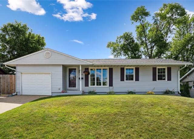 Property at 4633 White Pine Dr NE, Cedar Rapids, IA 52402, 3 beds, 1.5 baths