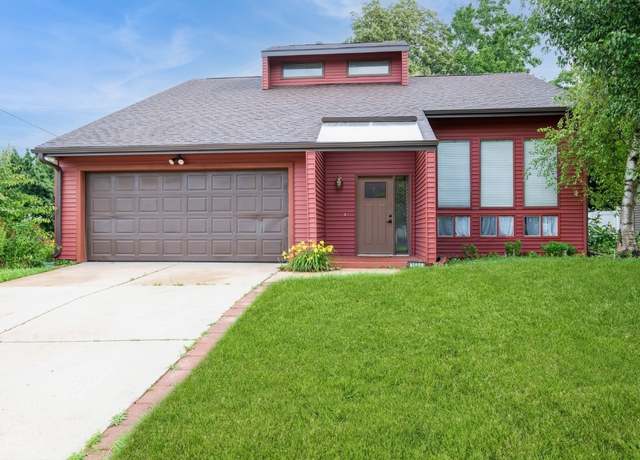 Property at 3524 Swallow Ct NE, Cedar Rapids, IA 52402, 3 beds, 2 baths