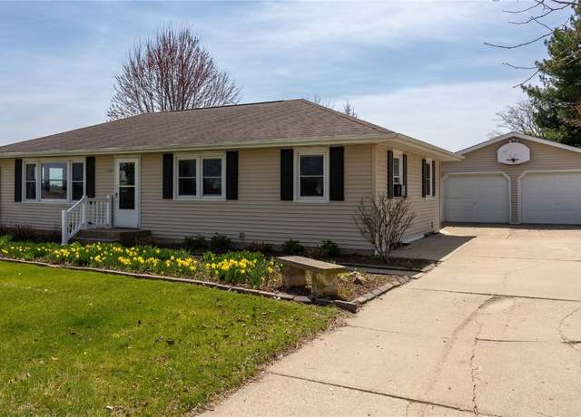 Property at 1001 Maquoketa St, Anamosa, IA 52205, 4 beds, 2 baths