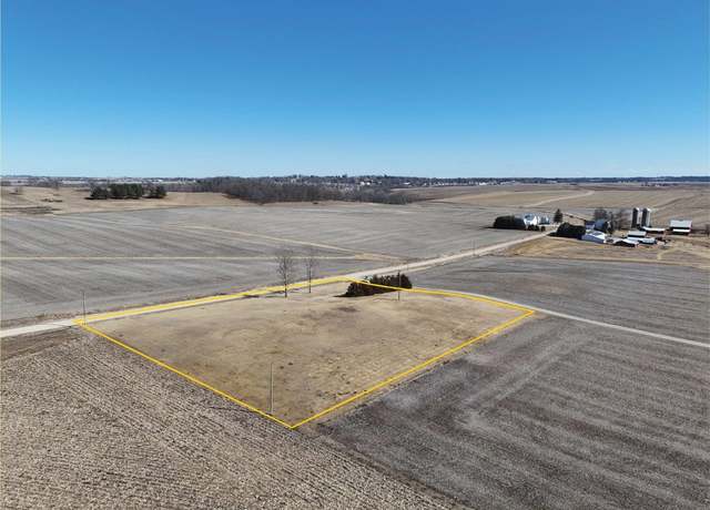 Property at 898 Henik Rd, Mt Vernon, IA 52314