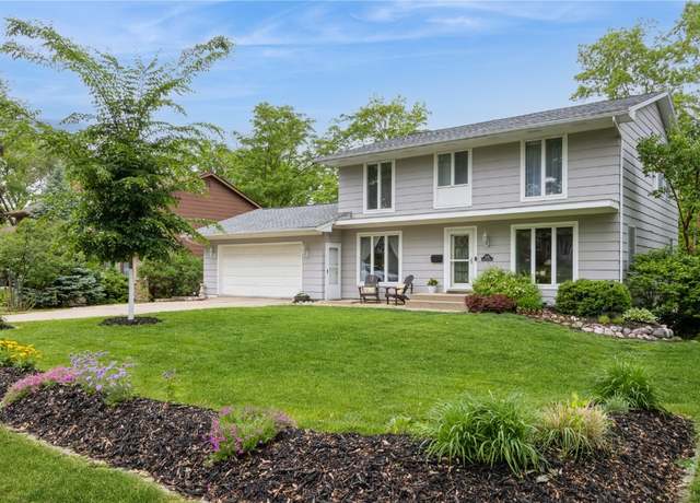 Property at 2232 Birchwood Dr NE, Cedar Rapids, IA 52402, 5 beds, 3.5 baths
