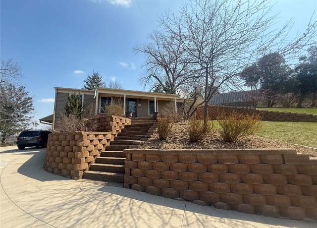 Property at 240 34th St SE, Cedar Rapids, IA 52403, 3 beds, 3 baths