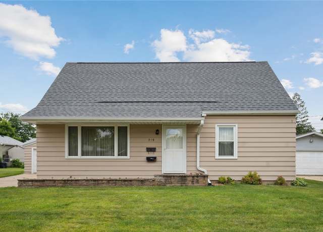 Property at 218 Wesley Dr NW, Cedar Rapids, IA 52405, 4 beds, 1.5 baths