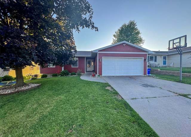 Property at 3400 King Dr SW, Cedar Rapids, IA 52404, 3 beds, 3 baths