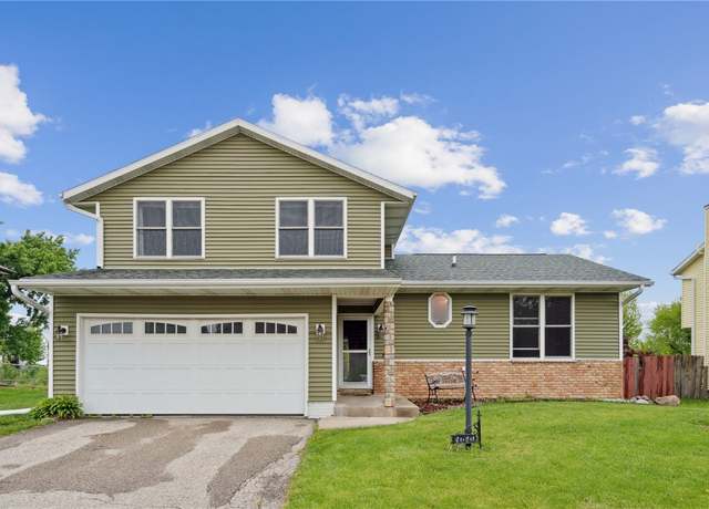 Property at 4040 Willowood Ave, Marion, IA 52302, 3 beds, 3 baths
