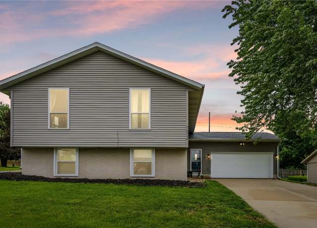 Property at 7024 Parkdale Ln NE, Cedar Rapids, IA 52402, 4 beds, 3 baths