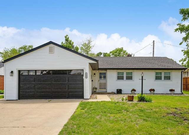 Property at 1137 29th St NE, Cedar Rapids, IA 52402, 2 beds, 2 baths