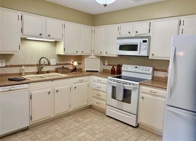 Property at 100 Thompson Dr SE #308, Cedar Rapids, IA 52403, 2 beds, 2 baths
