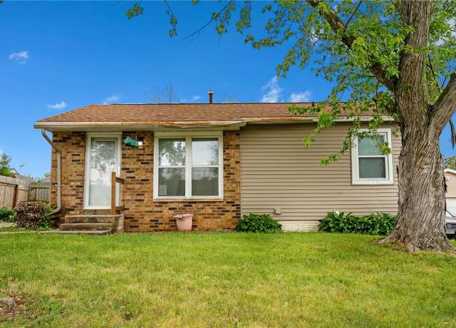 Property at 3022 Huxley Ln SW, Cedar Rapids, IA 52404, 3 beds, 1 bath