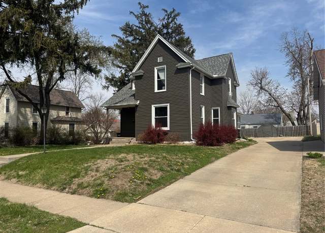 Property at 943 18th St, Marion, IA 53202