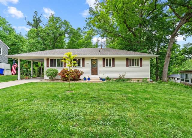 Property at 1309 Parkwood Dr SE, Cedar Rapids, IA 52403, 4 beds, 2 baths