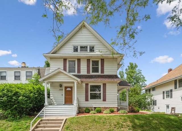 Property at 1308 A Ave Ave NW, Cedar Rapids, IA 52405, 4 beds, 2 baths