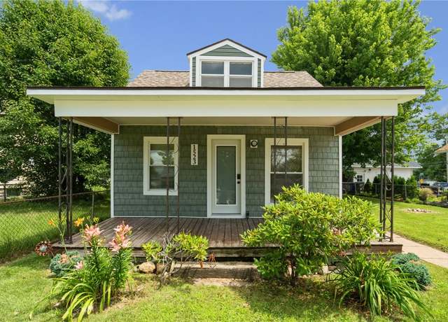 Property at 1523 1st St SW, Cedar Rapids, IA 52404, 3 beds, 1 bath