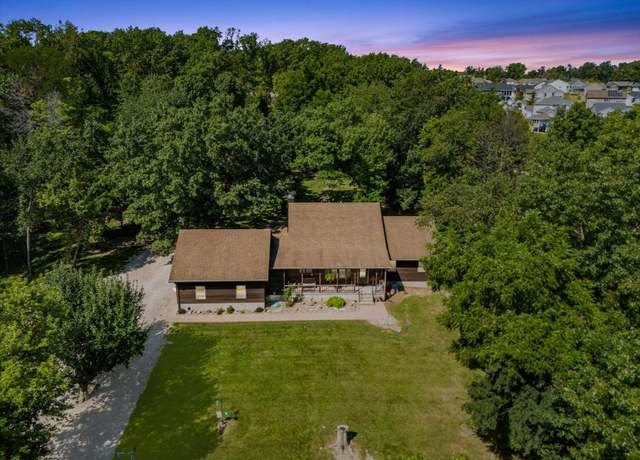 Property at 1901 42nd St SE, Cedar Rapids, IA 52403, 3 beds, 3 baths