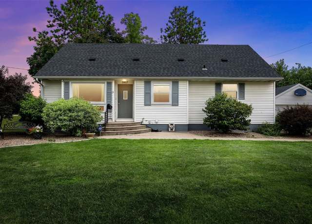 Property at 347 24th Ave SW, Cedar Rapids, IA 52404, 5 beds, 3 baths
