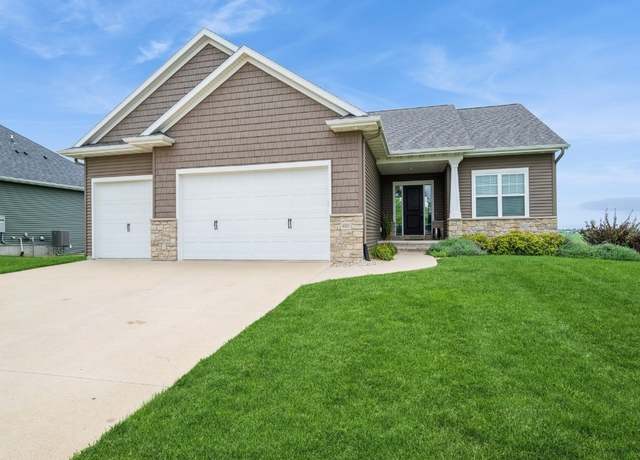 Property at 405 Ascot Ln, Robins, IA 52328, 5 beds, 3 baths
