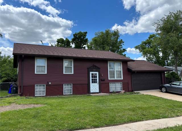 Property at 4625 White Pine Dr NE, Cedar Rapids, IA 52402, 4 beds, 1.5 baths