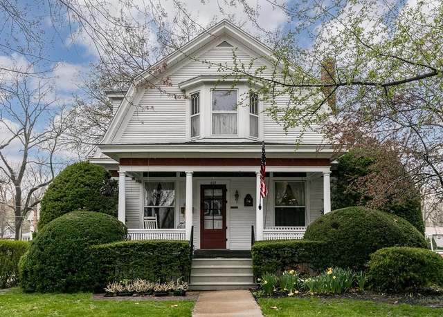 Property at 613 3rd Ave NW, Mt Vernon, IA 52314, 4 beds, 2.5 baths