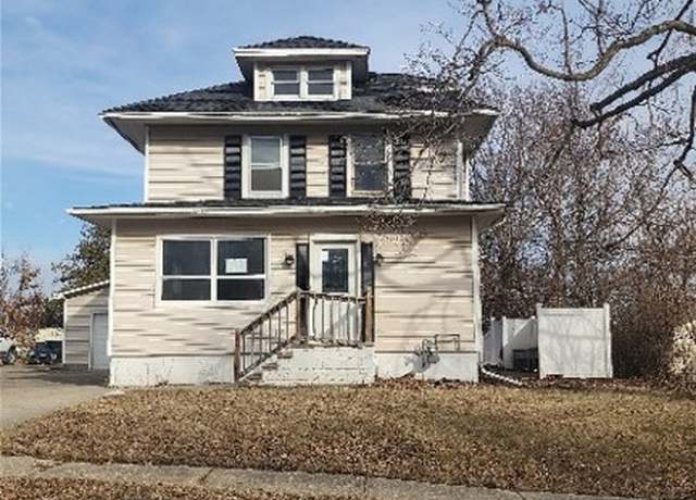 Property at 1112 16th St St, Belle Plaine, IA 52208, 4 beds, 1.5 baths