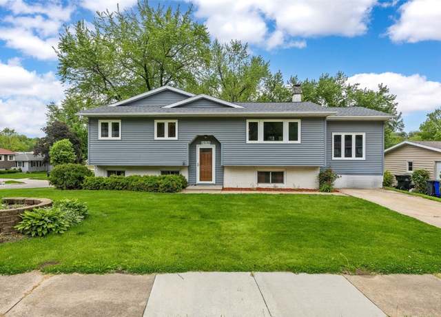 Property at 2536 N Ave NW, Cedar Rapids, IA 52405, 4 beds, 3 baths