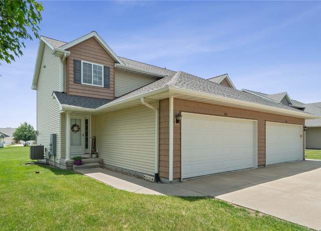 Property at 1019 Acacia Dr NE, Cedar Rapids, IA 52402, 2 beds, 2.5 baths