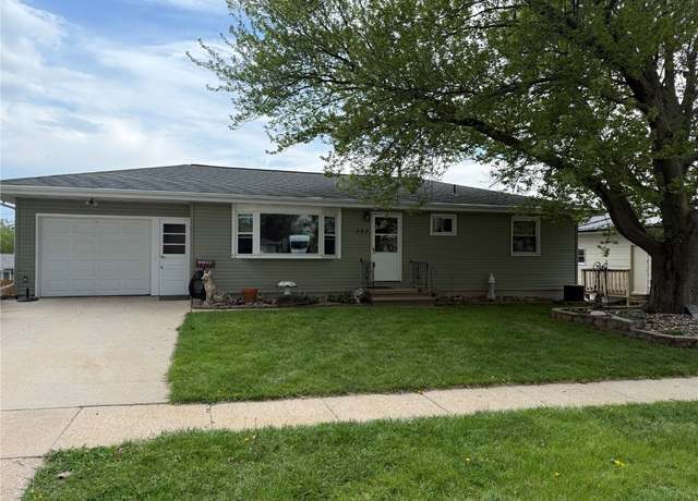 Property at 101 26th Avenue Dr SW, Cedar Rapids, IA 52404, 3 beds, 1.5 baths