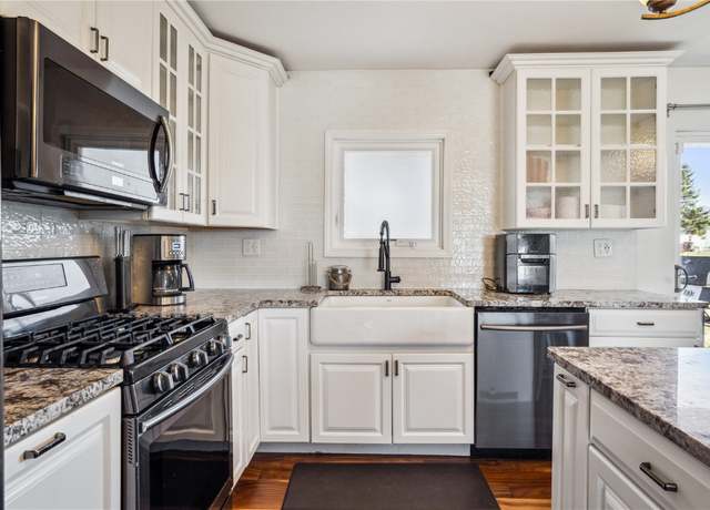 Property at 1560 47th St NE, Cedar Rapids, IA 52402, 4 beds, 2 baths