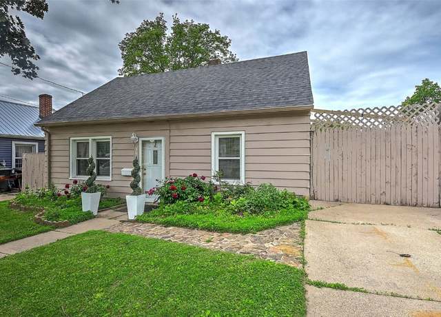Property at 361 30th St SE, Cedar Rapids, IA 52403, 4 beds, 1.5 baths
