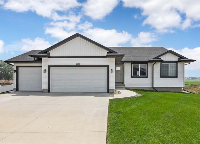 Property at 1808 SW Scarlet Sage Dr, Cedar Rapids, IA 52404, 3 beds, 2 baths