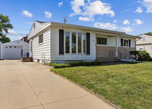 Property at 1033 Clifton St NE, Cedar Rapids, IA 52402, 4 beds, 1.5 baths