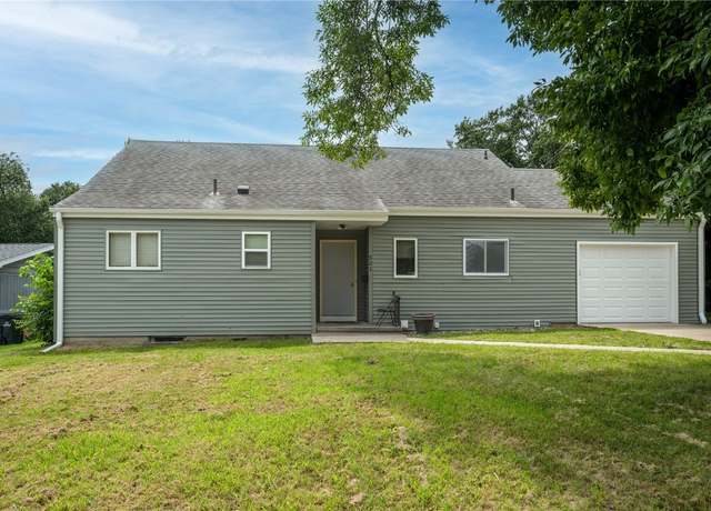 Property at 521 29th St NE, Cedar Rapids, IA 52402, 4 beds, 2.5 baths
