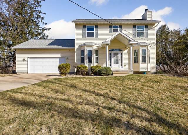 Property at 1932 Belmont Pkwy NW, Cedar Rapids, IA 52405, 4 beds, 2.5 baths
