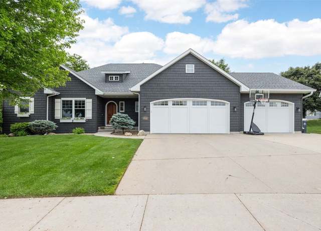 Property at 4702 Holly Cir NE, Cedar Rapids, IA 52411, 4 beds, 3 baths